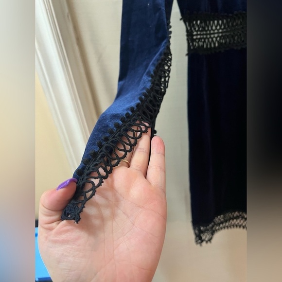⚫️ BOGO Free Generation blue velvet black lace detailing size medium - Picture 2 of 9